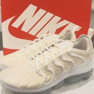 (NEEDS TO GO) Nike Vapormax Plus "Tripple White" Size  Men's Size 9/Women's 10.5